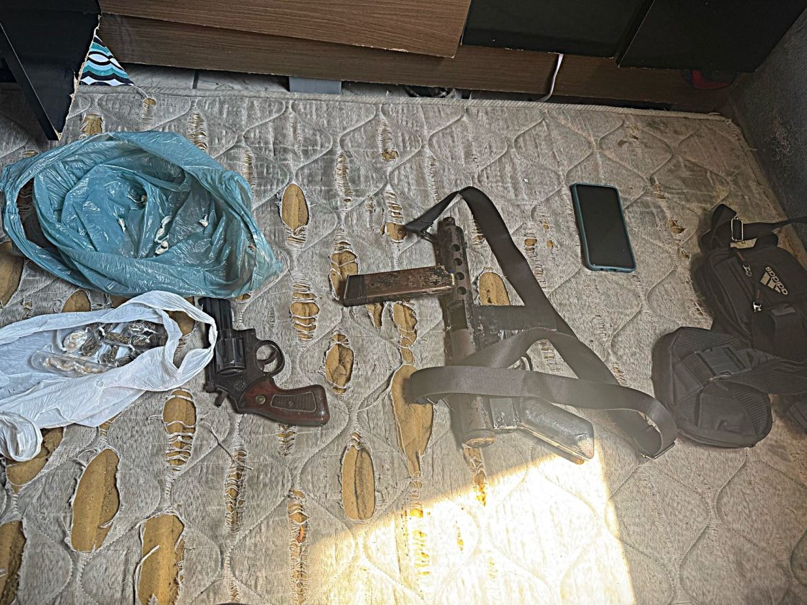 23.cf.res.polÍcia.pm apreende submetralhadora.divulgaÇÃopm