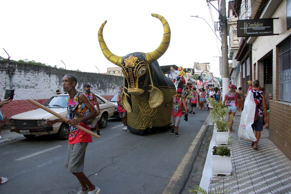 55.cf.res.cidades.leandro sapucahy embala milhares.3.folia (13)
