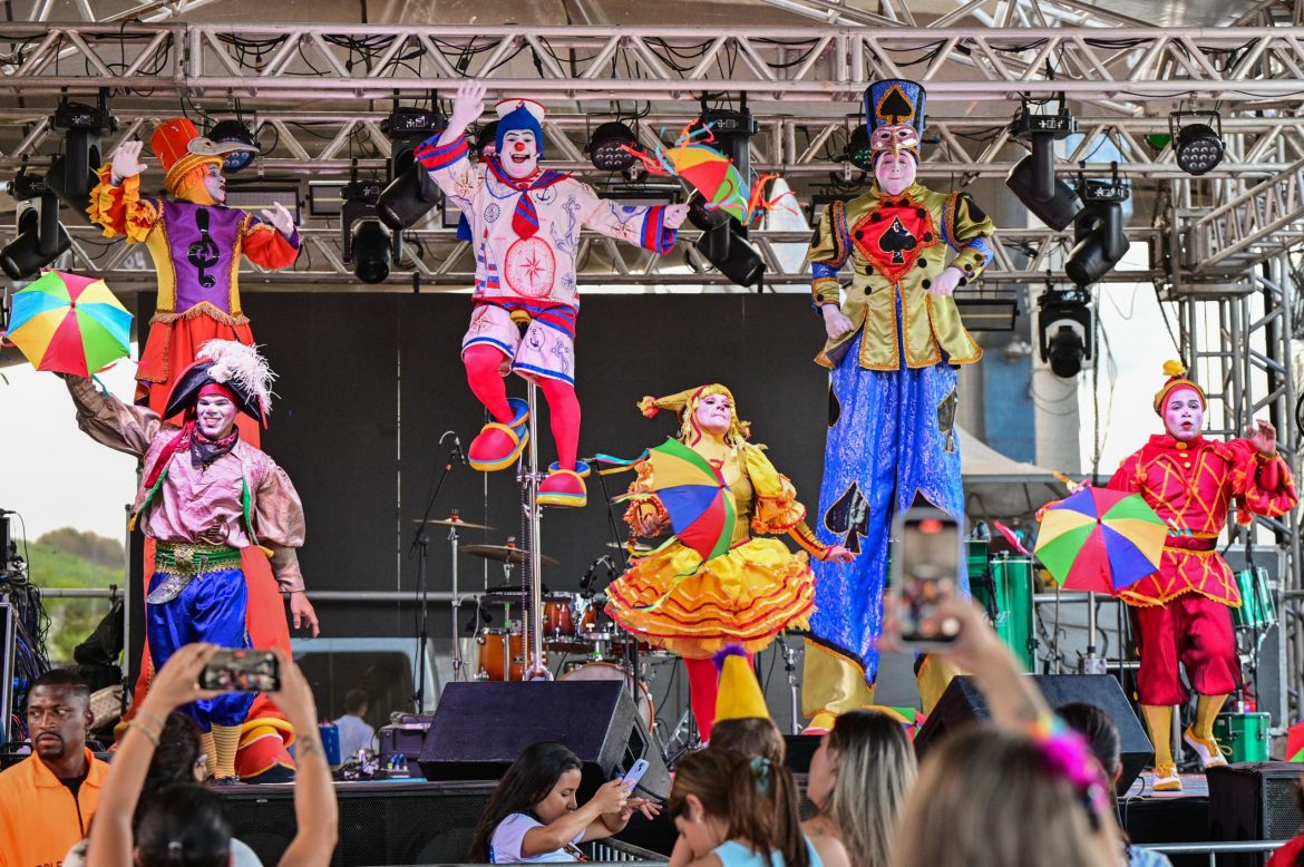 55.cf.res.cidades.leandro sapucahy embala milhares.3.folia (3)