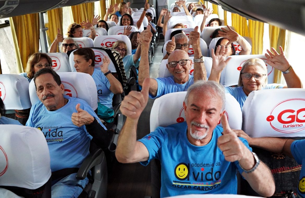 alunos da academia da vida oscar cardoso embarcam para campos do jordão geraldo gonçalves secom111