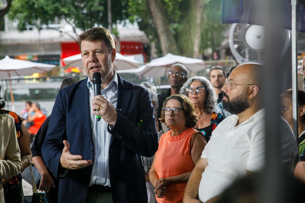 o secretário gustavo tutuca e o coordenador do programa de artesanato do estado do rio de janeiro, marcel vasconcelos, falam sobre a importância da ação crédito joão miguel junior
