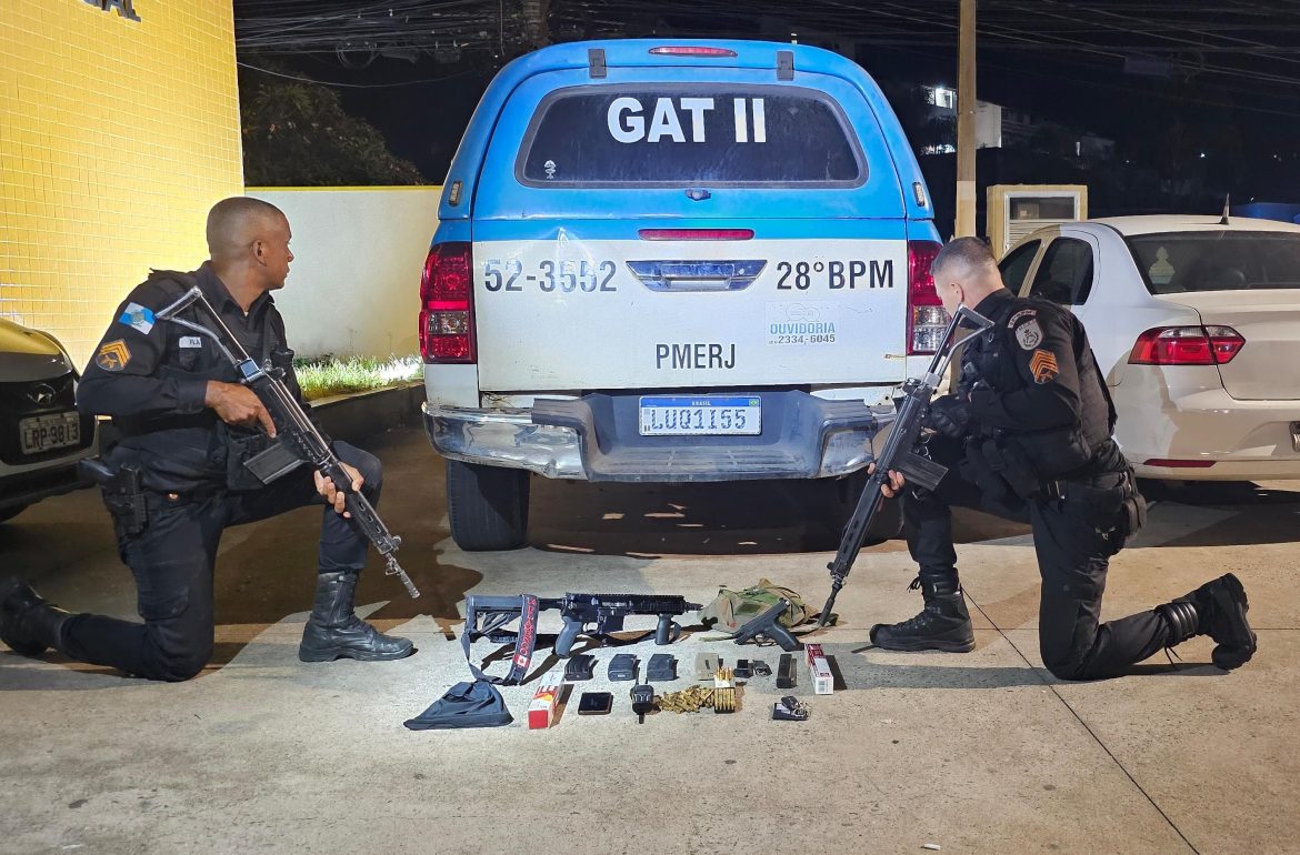 polícia apreende fuzil, pistola e munições durante operação contra o tráfico em barra mansa divulgação