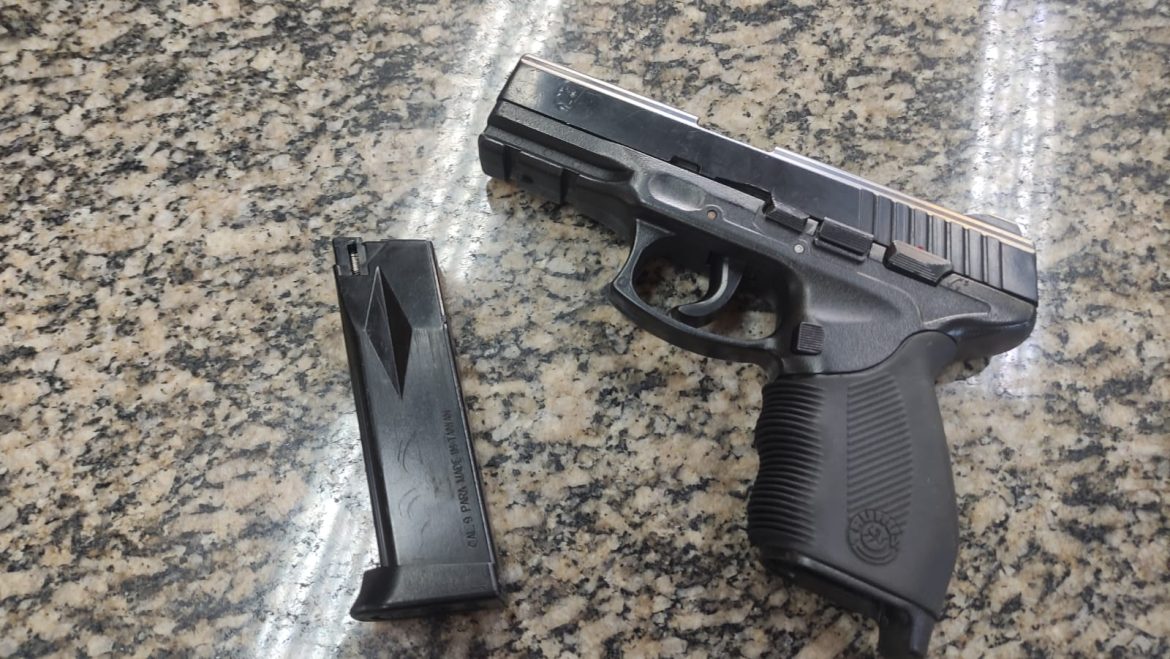 17.cf.res.polÍcia.aluno é detido com simulacro.divulgaÇÃopm