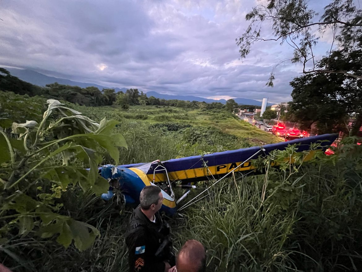 20.cf.res.polÍcia.ultraleve faz pouso forçado.1.ultraleve.redessociais