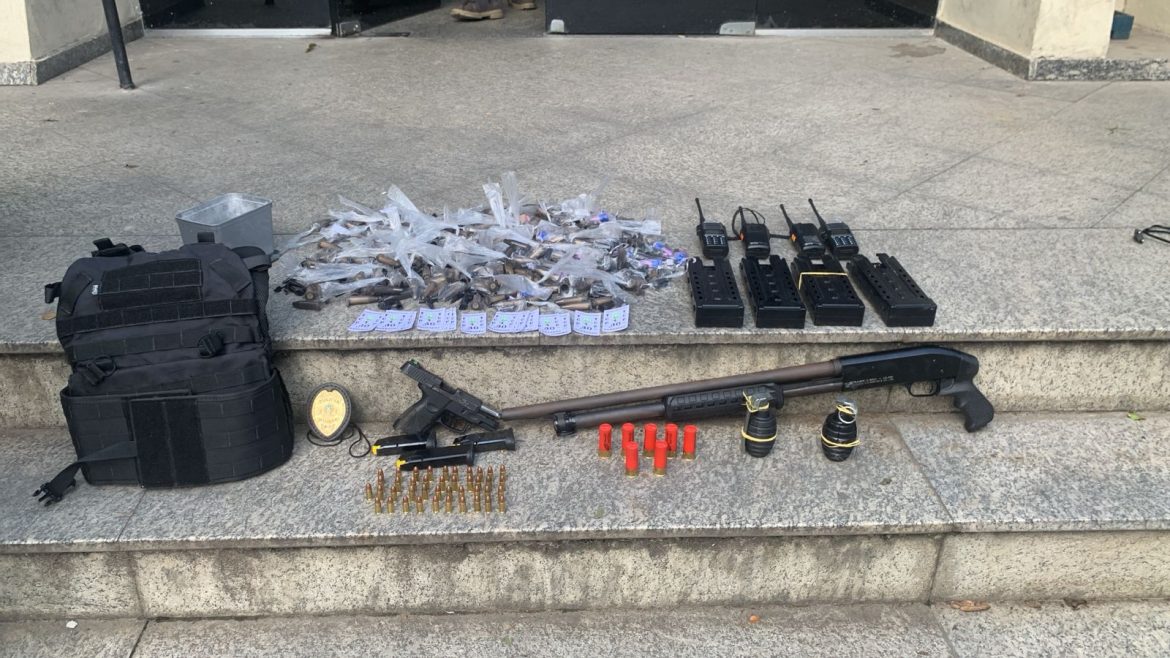 21.cf.res.polÍcia.depósito do tráfico tinha granadas.divulgaÇÃopm