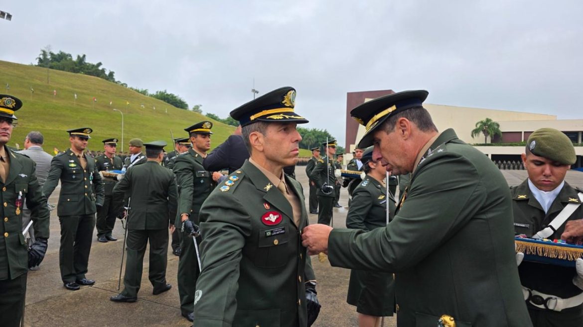 27.cf.res.cidades.aman celebra dia do exército.2.homenagem.divulgaÇÃoaman