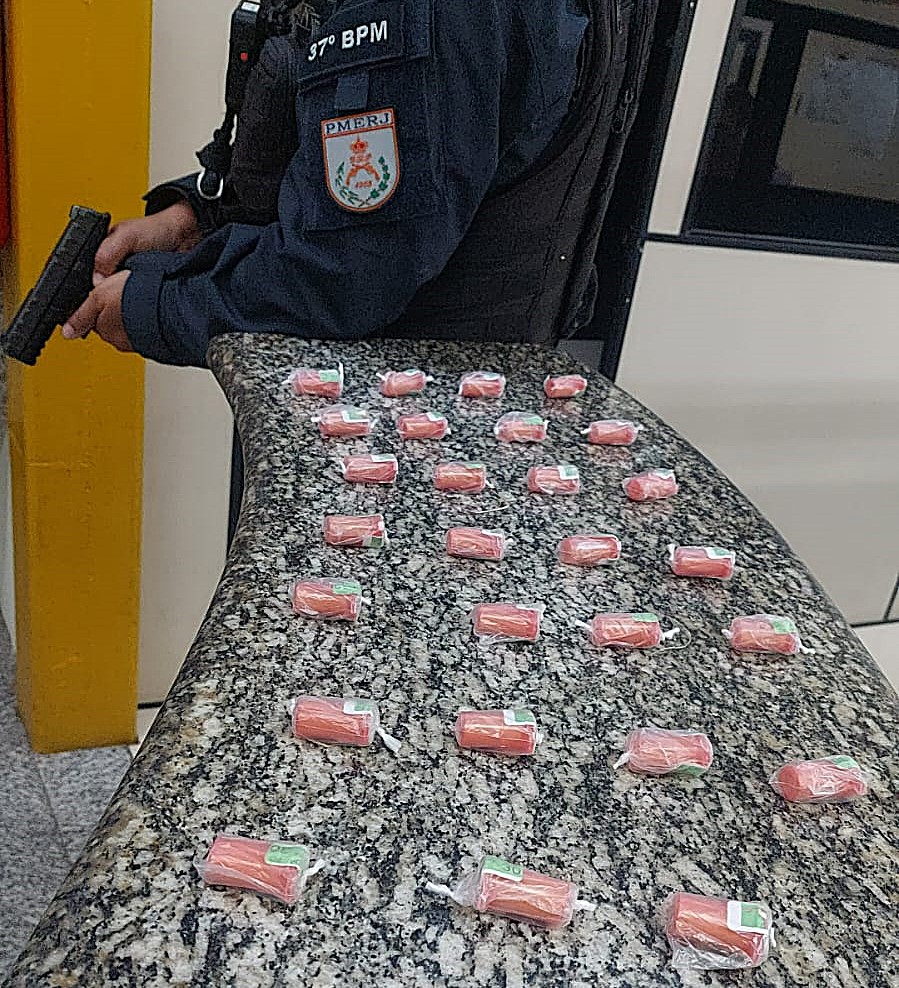 28.cf.res.polÍcia.comerciante é presa.2.cocaÍna emquadra.divulgaÇÃopm