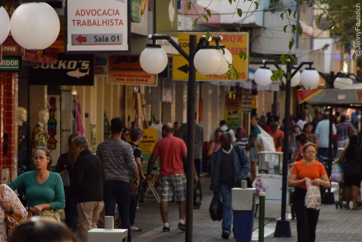 29.cf.res.economia.campos elíseos recebe edição do ‘sábado de compras’ (2)