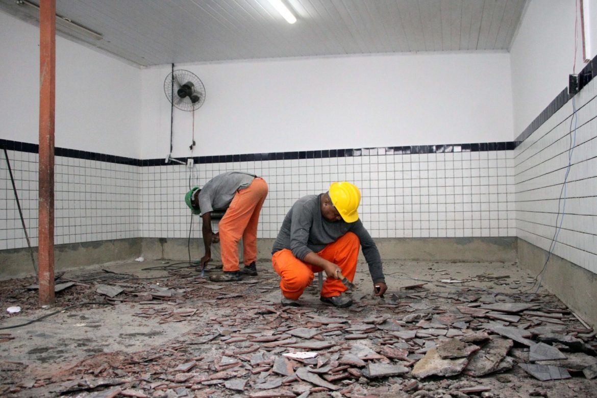 30.cf.res.cidades.obras avançam na escola.1.obras.chicodeassispmbm