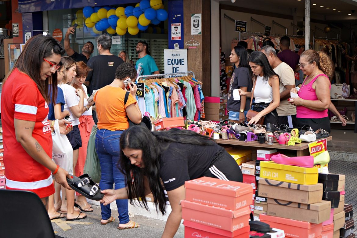 54.cf.res.economia.volta redonda abre ‘rua de compras'.1.ruas.geraldorodriguespmvr
