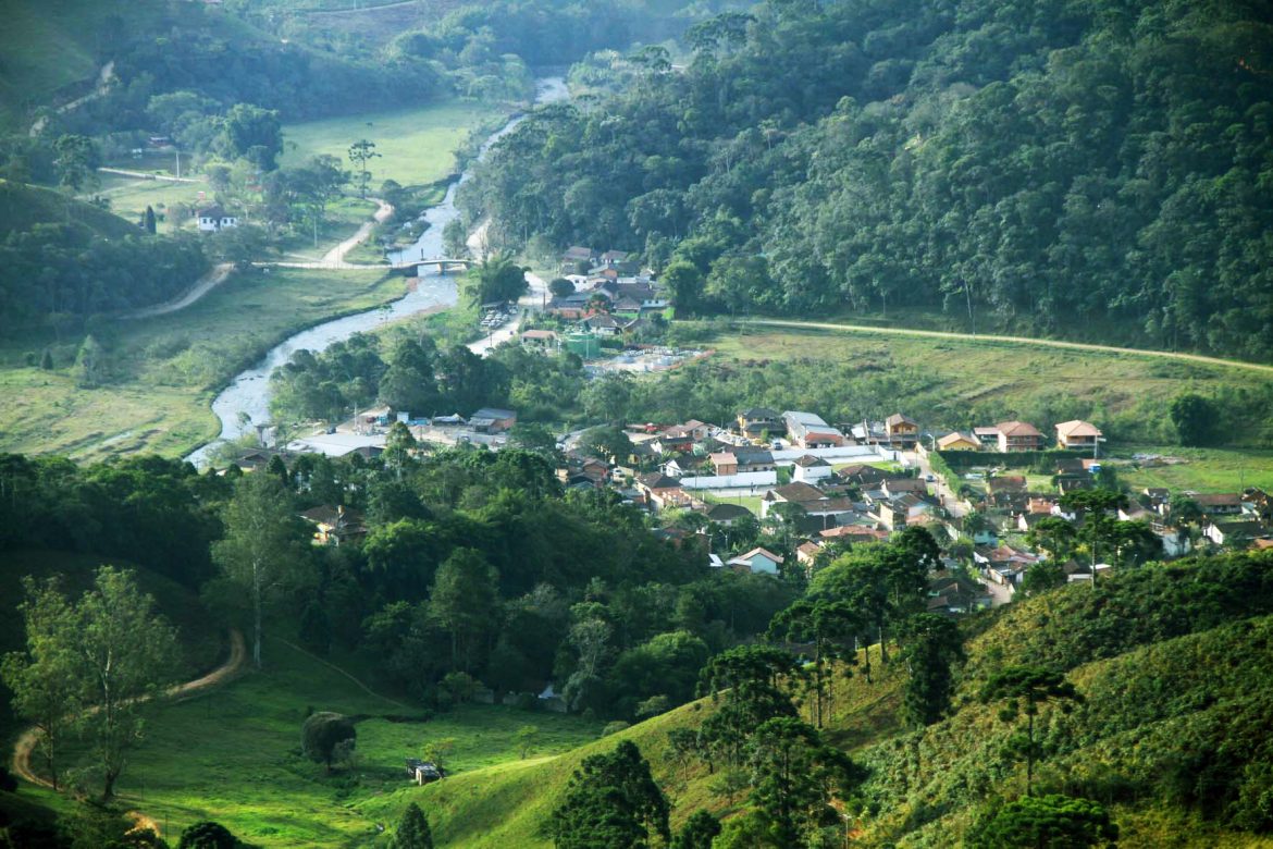 71.cf.res.economia.feriados elevam turismo.1.viscondedemauÁ.divulgaÇÃopmr