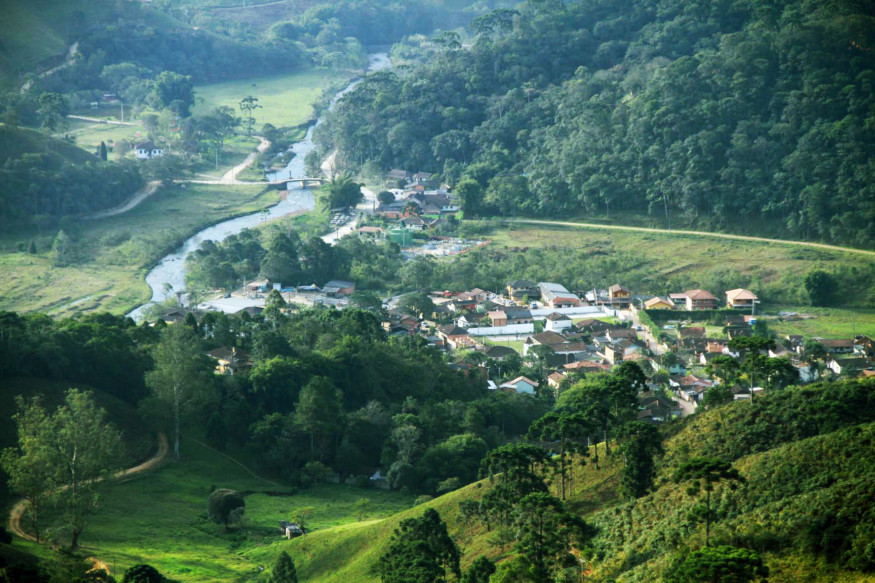 71.cf.res.economia.feriados elevam turismo.1.viscondedemauÁ.divulgaÇÃopmr