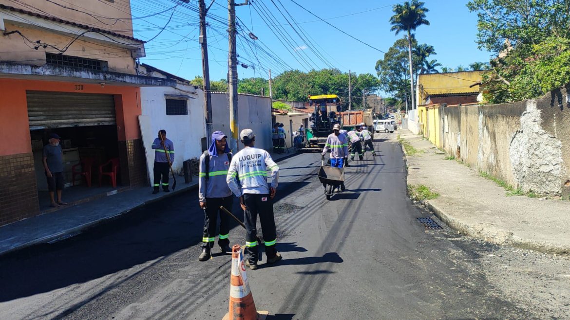 após conclusão de obras de nova galeria de drenagem, vias do retiro, em volta redonda, recebem novo asfalto divulgação secom111 após conclusão de obras de nova galeria de drenagem, vias do retiro, em volta redonda, recebem novo asfalto divulgação secom111
