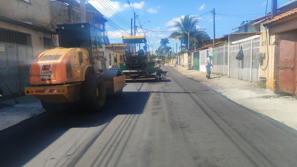 após conclusão de obras de nova galeria de drenagem, vias do retiro, em volta redonda, recebem novo asfalto divulgação secom12 após conclusão de obras de nova galeria de drenagem, vias do retiro, em volta redonda, recebem novo asfalto divulgação secom12