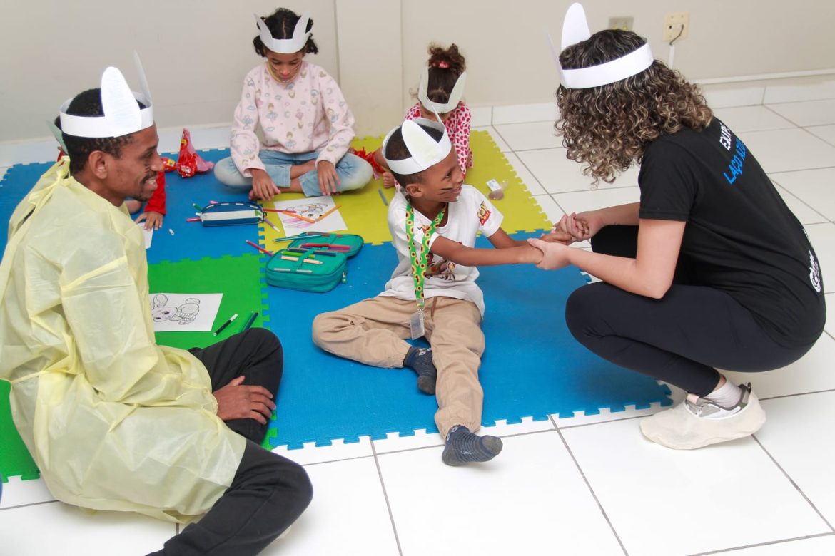 atividade da páscoa é realizada para autistas do projeto ‘laço azul’ de volta redonda adriana cópio secom