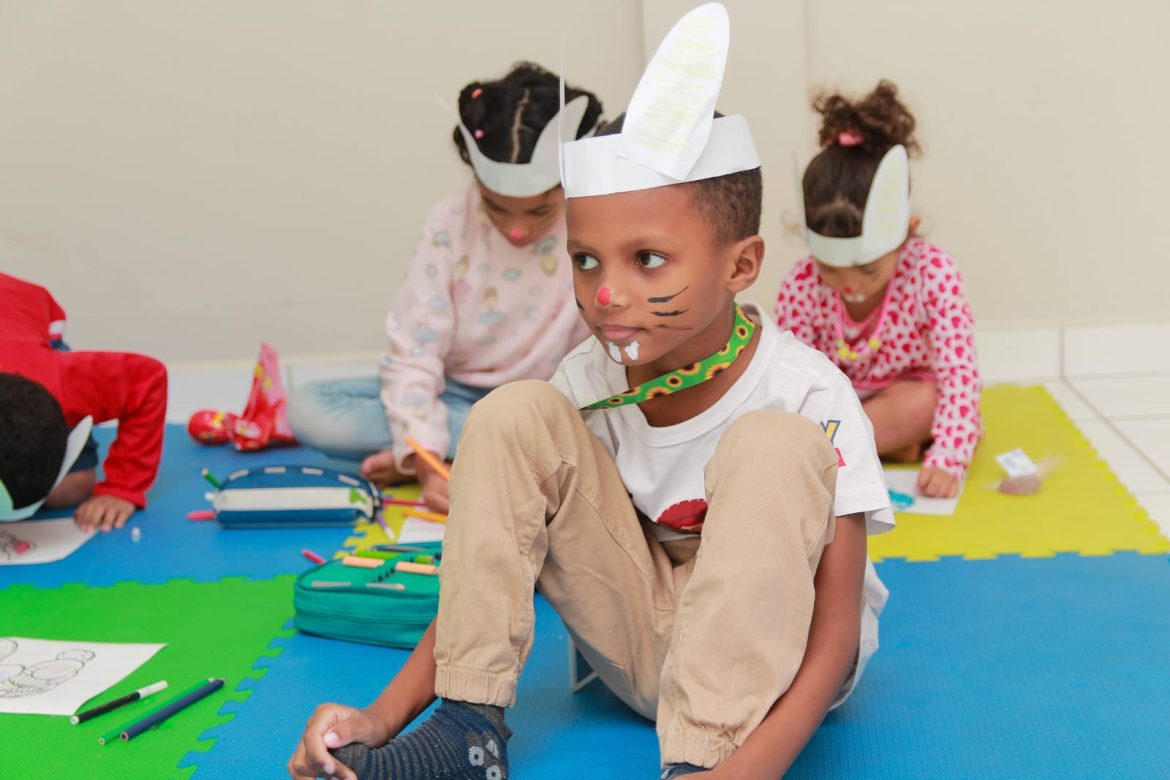 atividade da páscoa é realizada para autistas do projeto ‘laço azul’ de volta redonda adriana cópio secom11