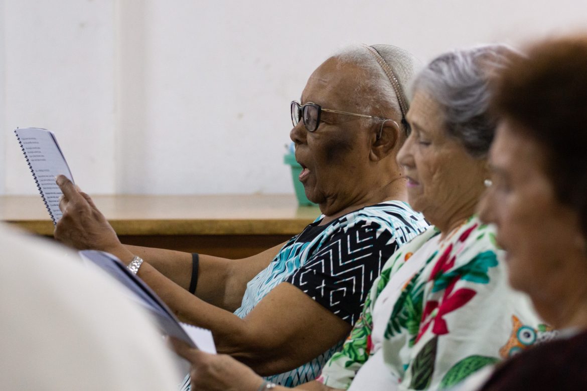 idosa de 101 anos fala de sua trajetória no grupo de convivência da prefeitura de volta redonda cris oliveira secom1