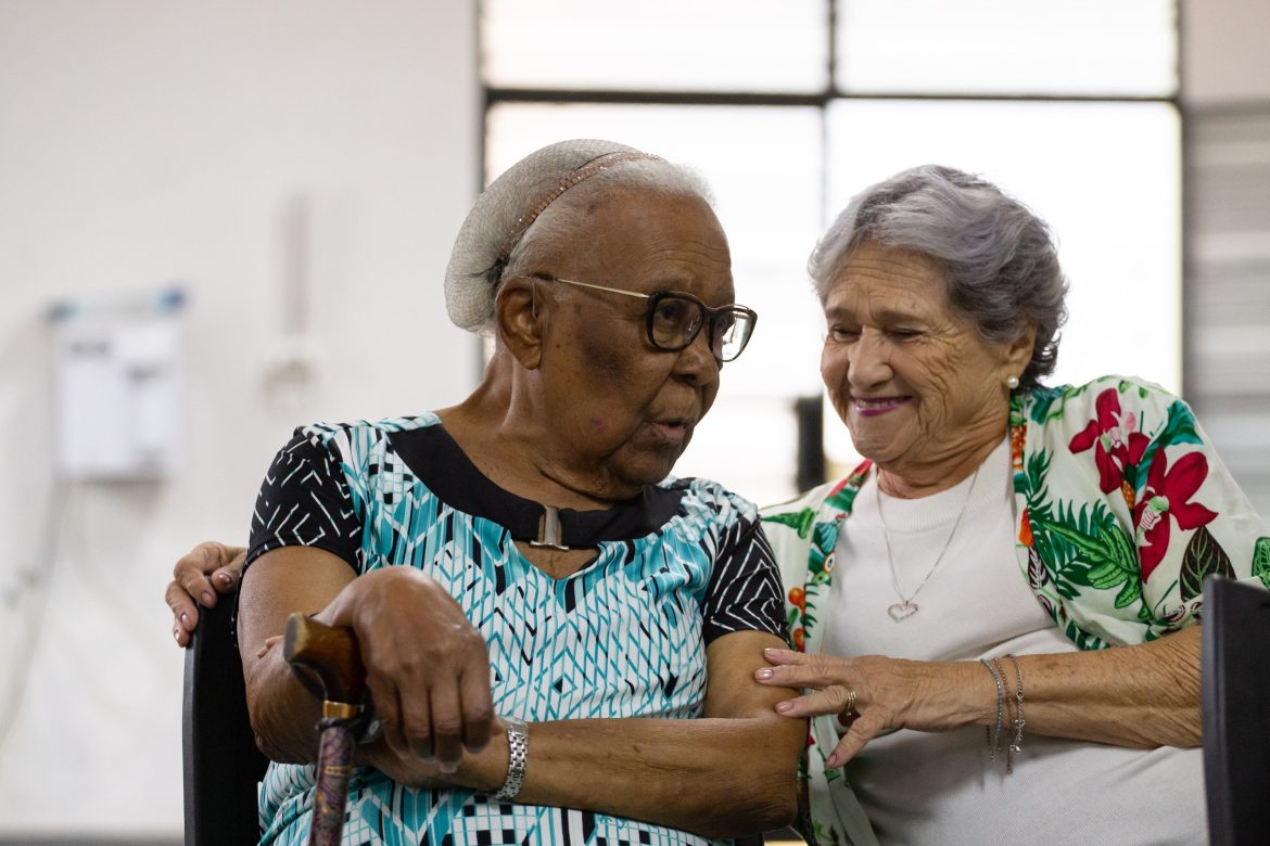 idosa de 101 anos fala de sua trajetória no grupo de convivência da prefeitura de volta redonda cris oliveira secom111