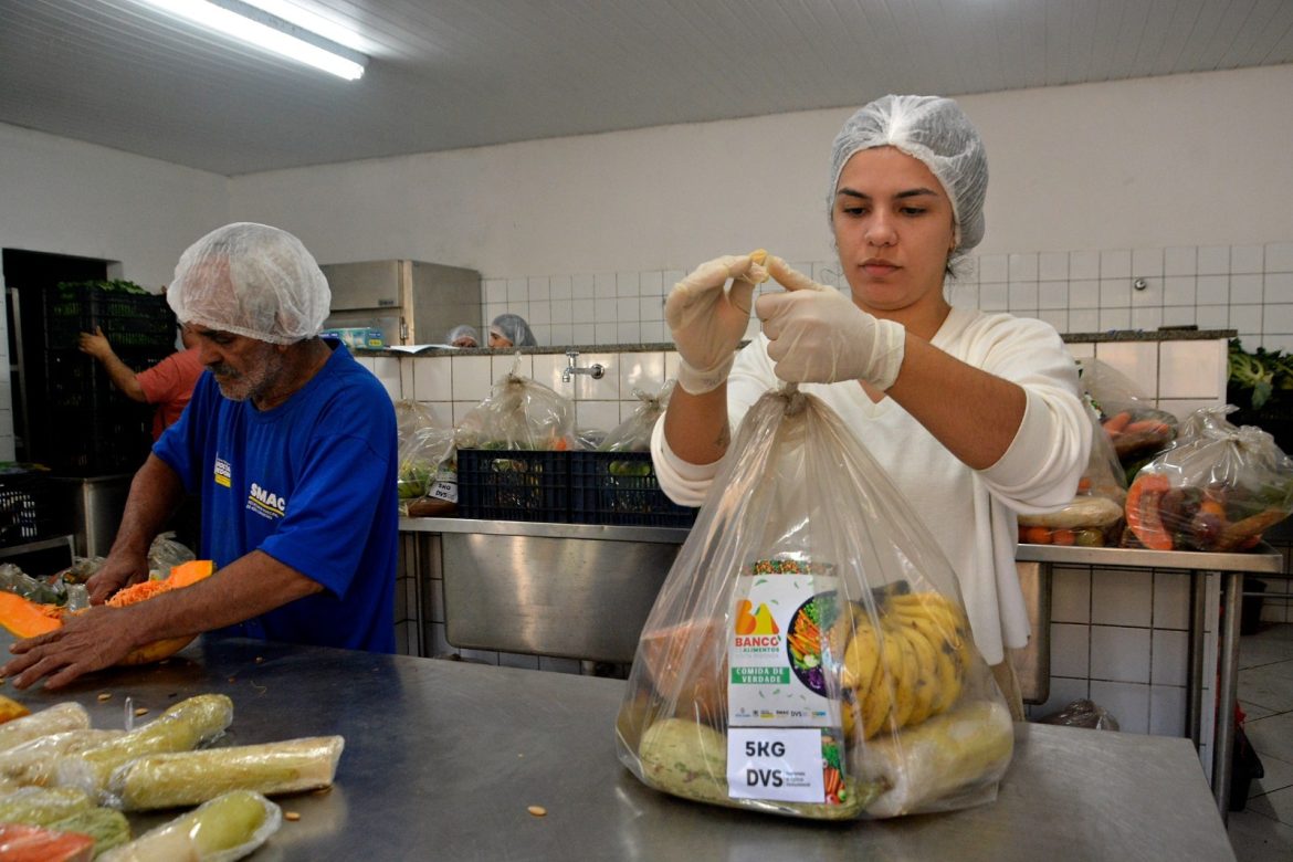 mais de quinze instituições beneficiadas este ano com produtos distribuídos pelo banco de alimentos de volta redonda gerakdo gonlaves secom