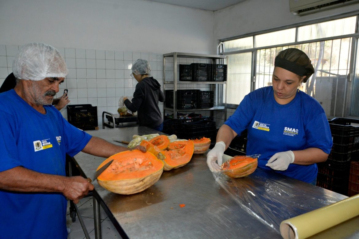 mais de quinze instituições beneficiadas este ano com produtos distribuídos pelo banco de alimentos de volta redonda gerakdo gonlaves secom11