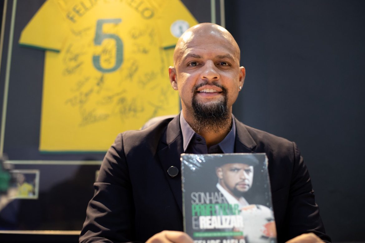 notasvr felipe melo lanÇa livro e exposiÇÃo em vr cris oliveira secom111