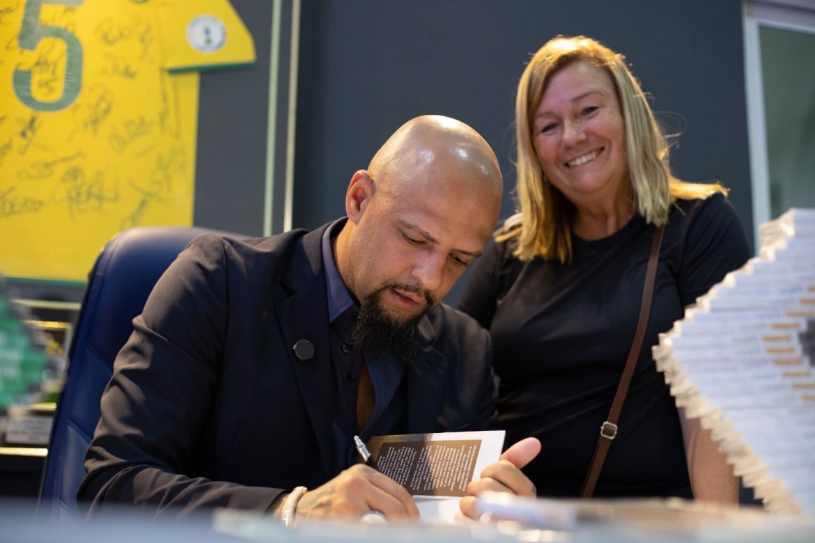 notasvr felipe melo lanÇa livro e exposiÇÃo em vr cris oliveira secom14