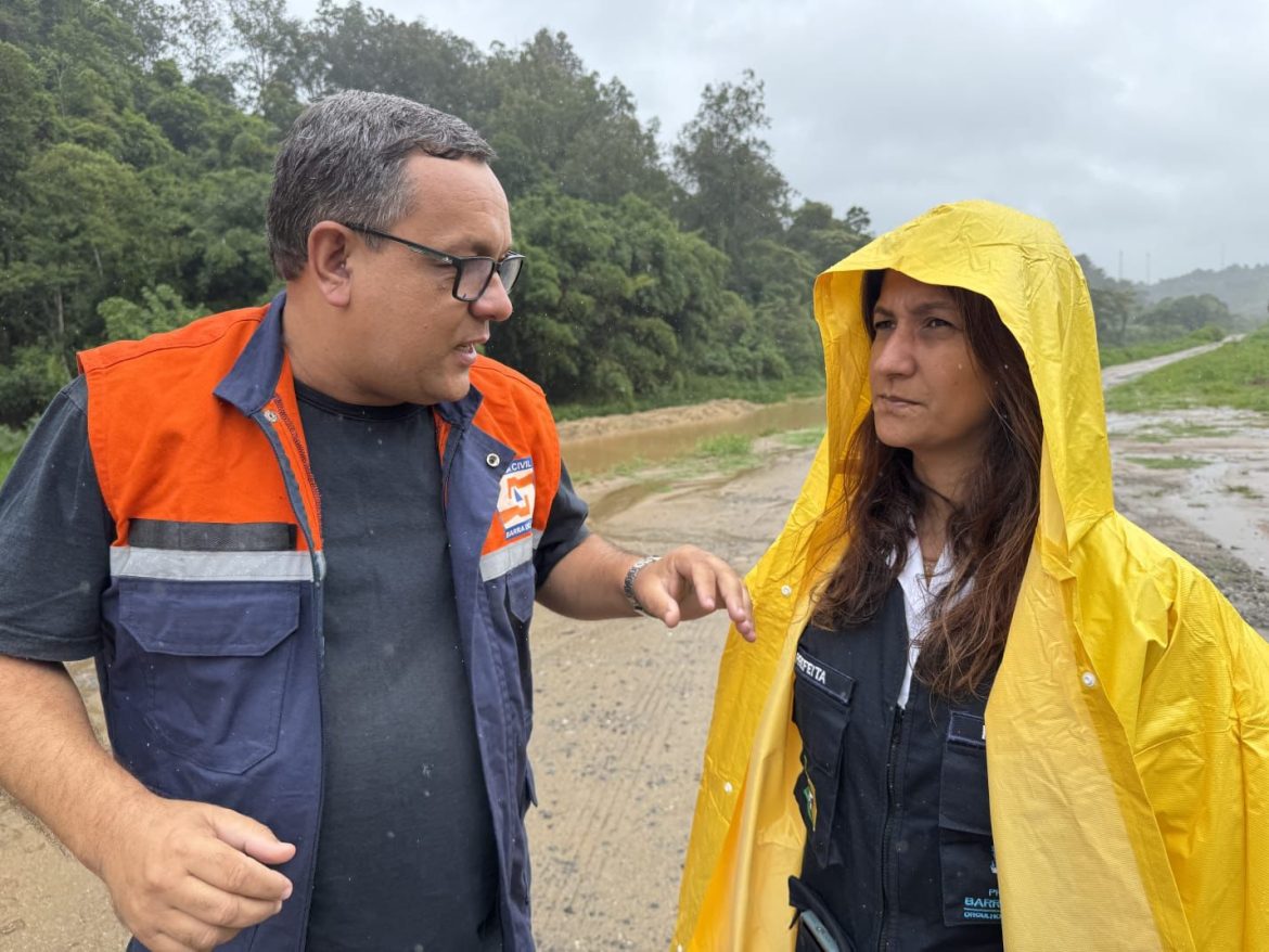 prefeita de barra do pirai acompanha defesa civil em ação de monitoramento do bairro chalet divulgação