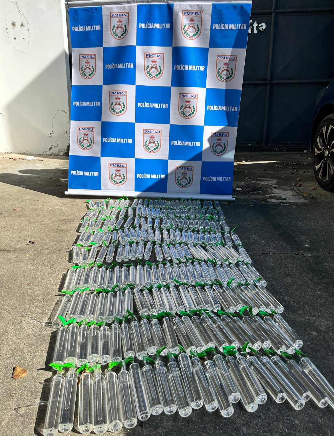 15.cf.res.polÍcia.homem foge da pm e abandona 210.divulgaÇÃopm