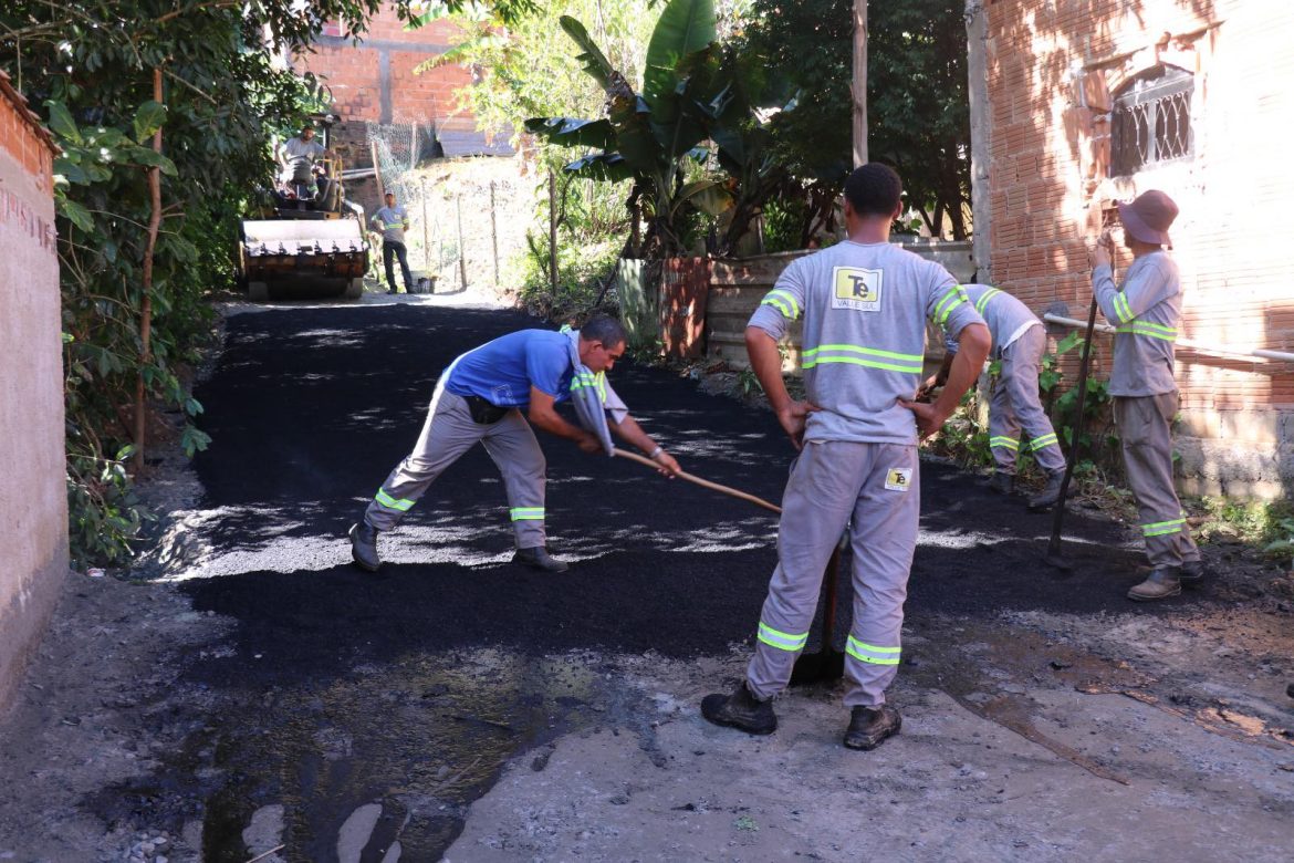 18.cf.res.cidades.prefeitura de quatis conclui pavimentação.1.travessa.redessociais