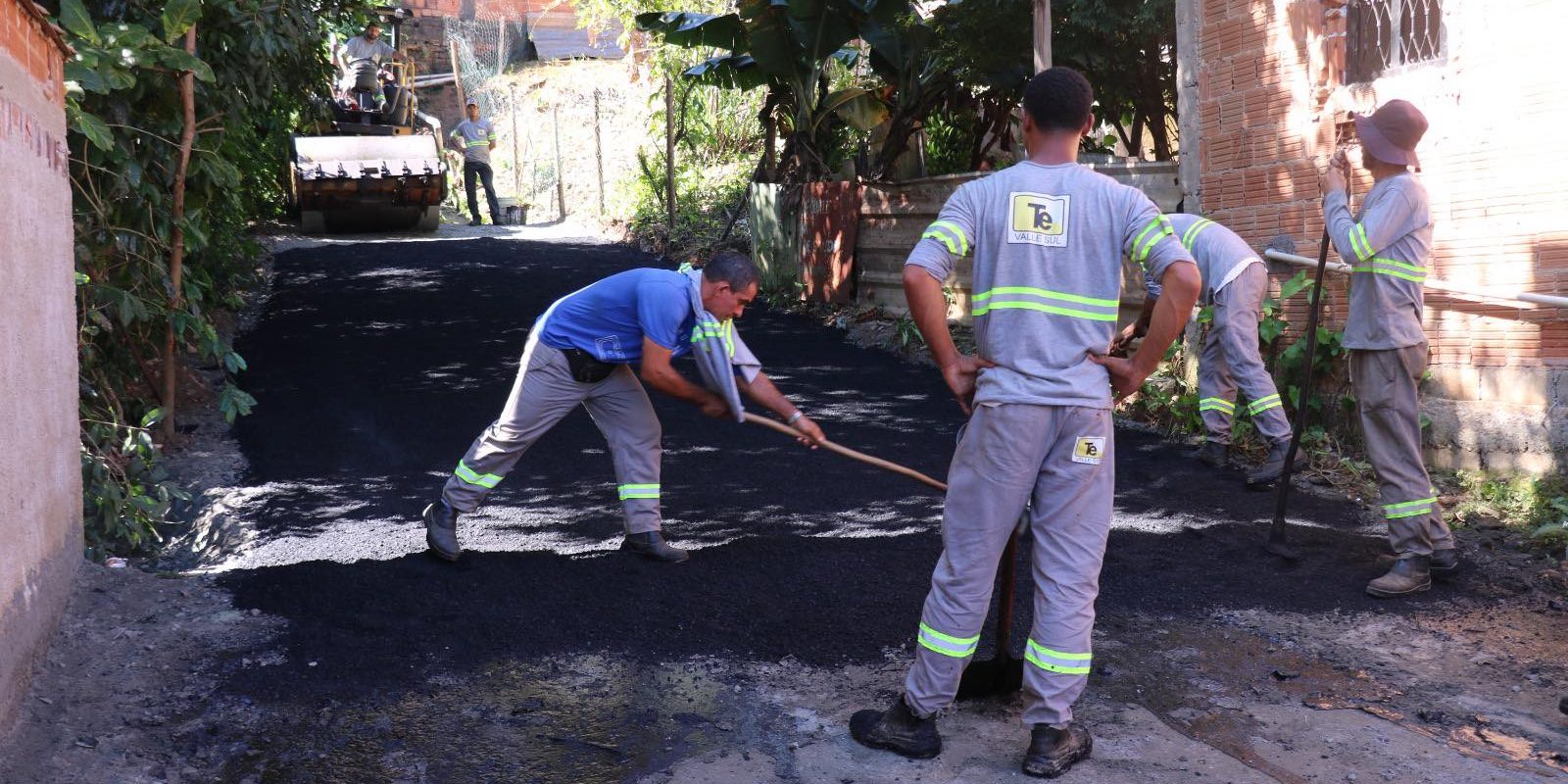 18.cf.res.cidades.prefeitura de quatis conclui pavimentação.1.travessa.redessociais