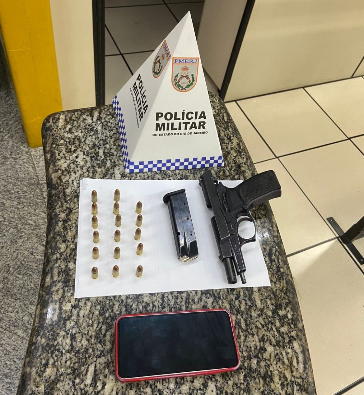 20.cf.res.polÍcia.pm prende dois homens com pistola.divulgaÇÃopm