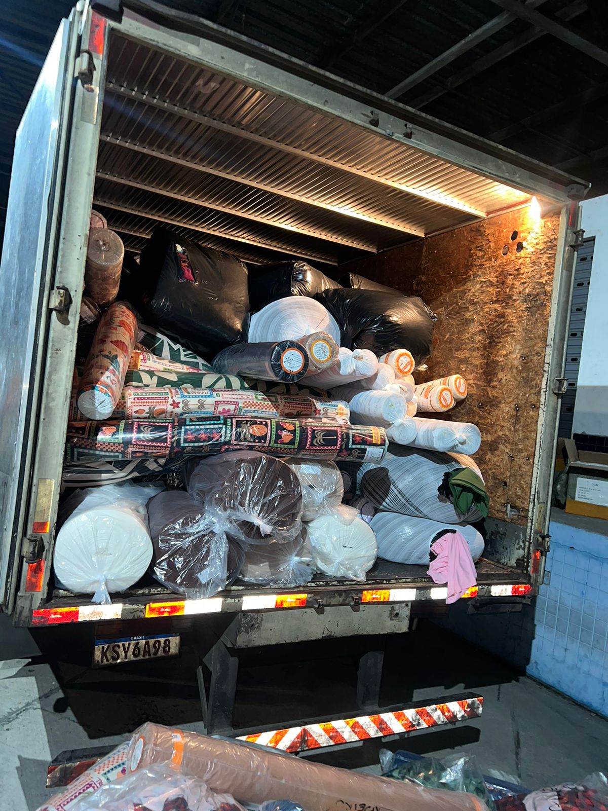 23.cf.res.polÍcia.cerca de duas toneladas de produtos.2.materiais.divulgaÇÃogovrj