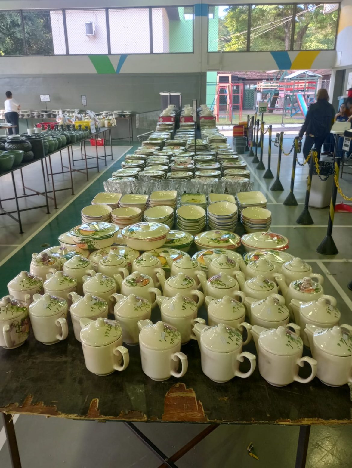 26 economia solidariedade e preços promocionais na expo louças apae vr divulgação1