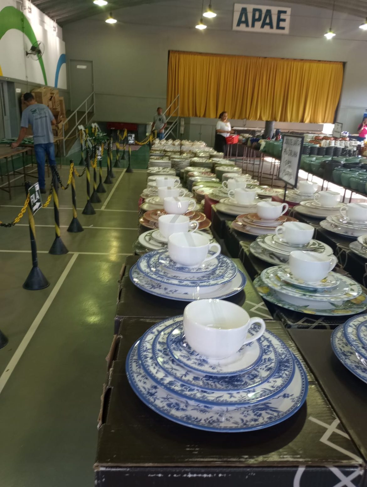 26 economia solidariedade e preços promocionais na expo louças apae vr divulgação15