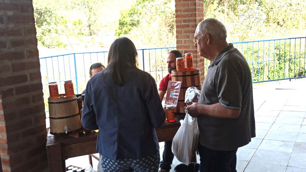 27.cf.res.economia.clube finlândia realiza kirpputori.2.feira.pedroluz