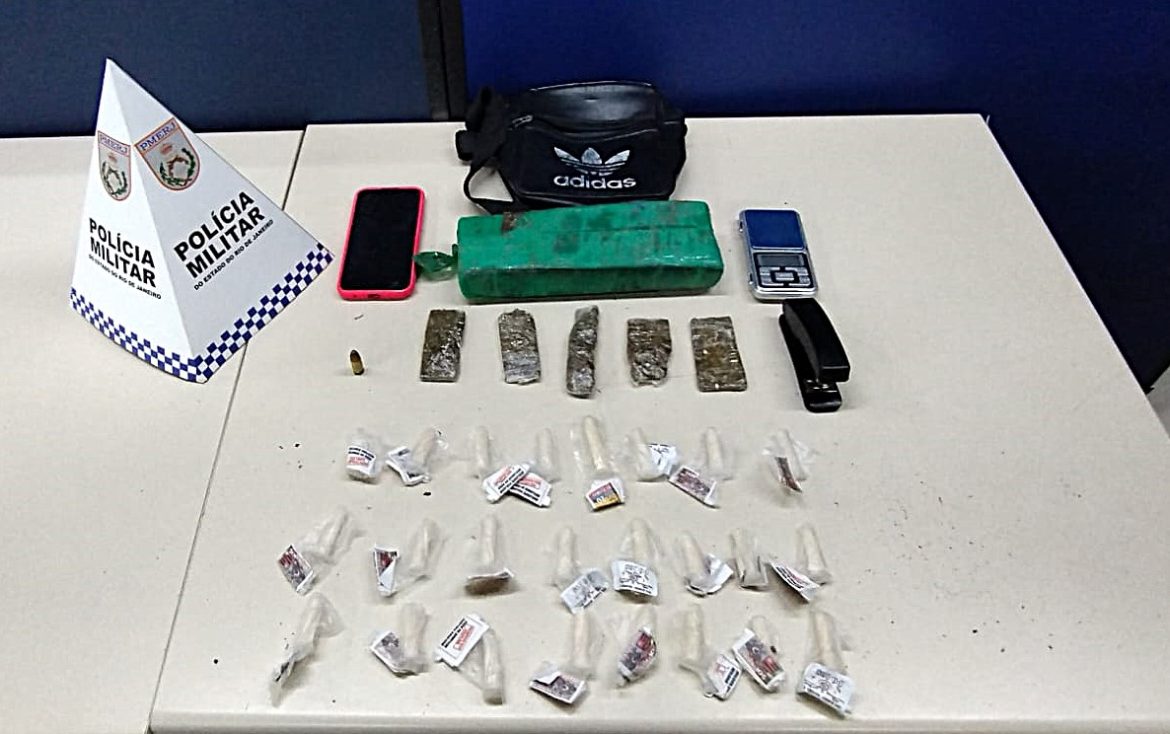 28.cf.res.polÍcia.homem é preso com mais de um quilo.divulgaÇÃopm