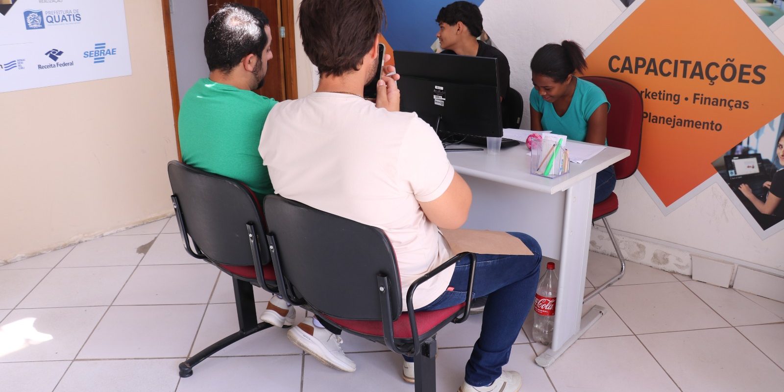 38.cf.res.economia.parceria em quatis gera 20 vagas de emprego.divulgaÇÃopmq (2)