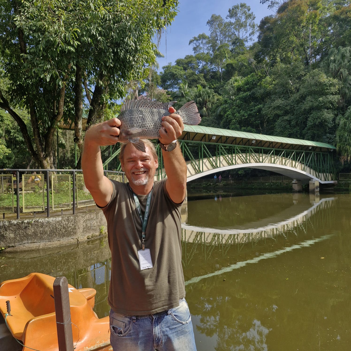 45.cf.res.cidades.zoo de volta redonda abastece lago.2.jadiel.divulgaÇÃopmvr