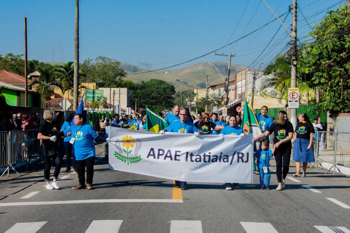 57.cf.res.cidades.expo itatiaia celebra.3.desfile.divulgaÇÃopmi