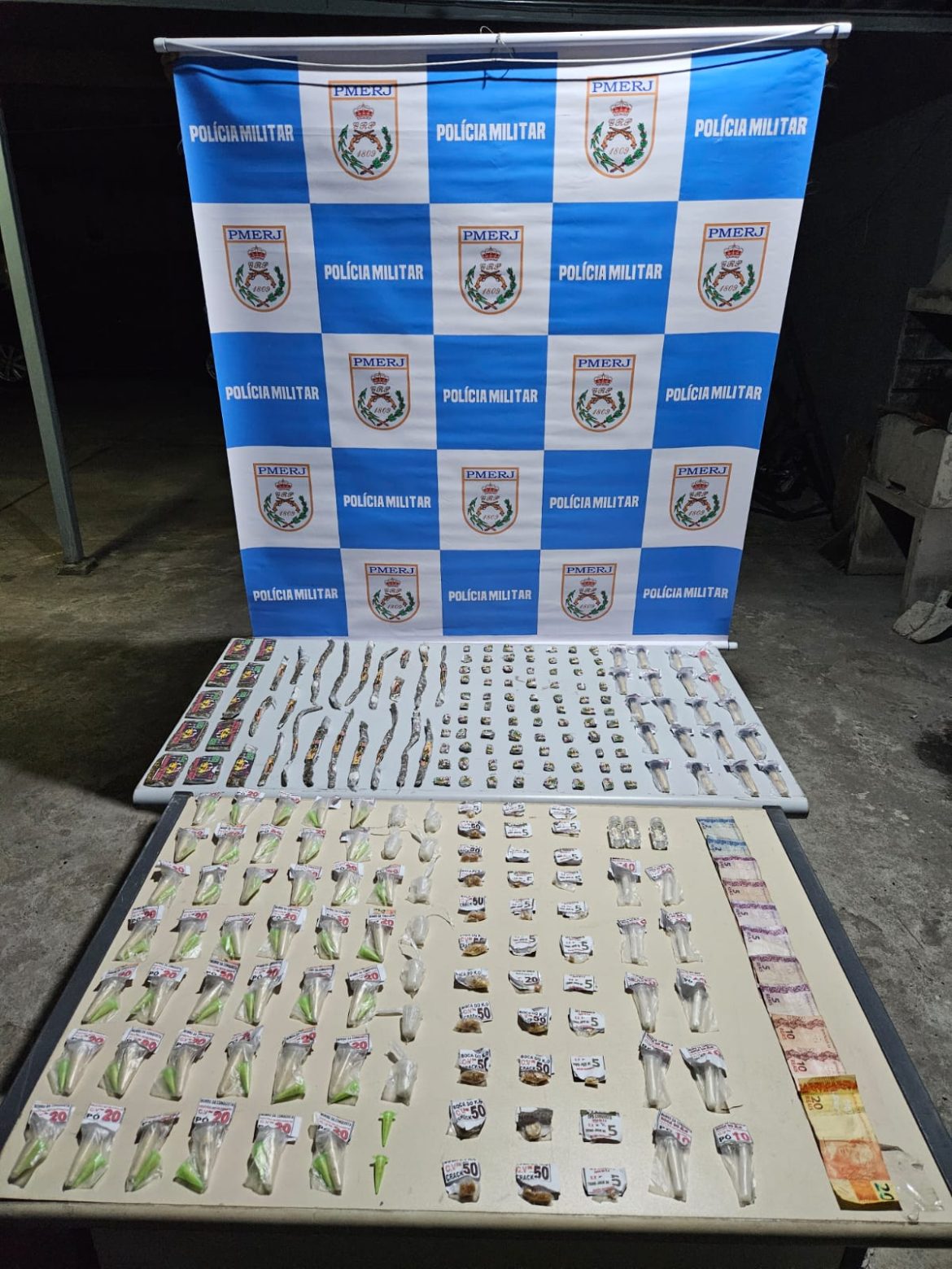 ação da polícia militar em volta redonda resulta na prisão de um suspeito e na apreensão de entorpecentes divulgação