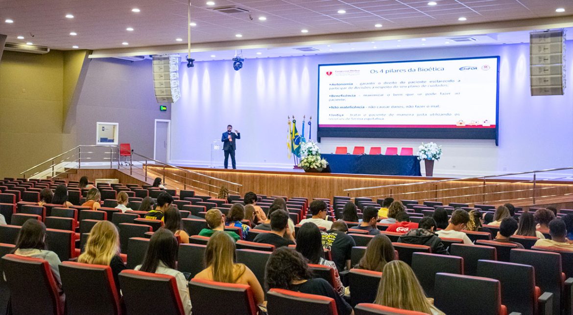 estudantes recebem capacitação durante congresso para atuação em emergências e terapia intensiva divulgação1 estudantes recebem capacitação durante congresso para atuação em emergências e terapia intensiva divulgação1