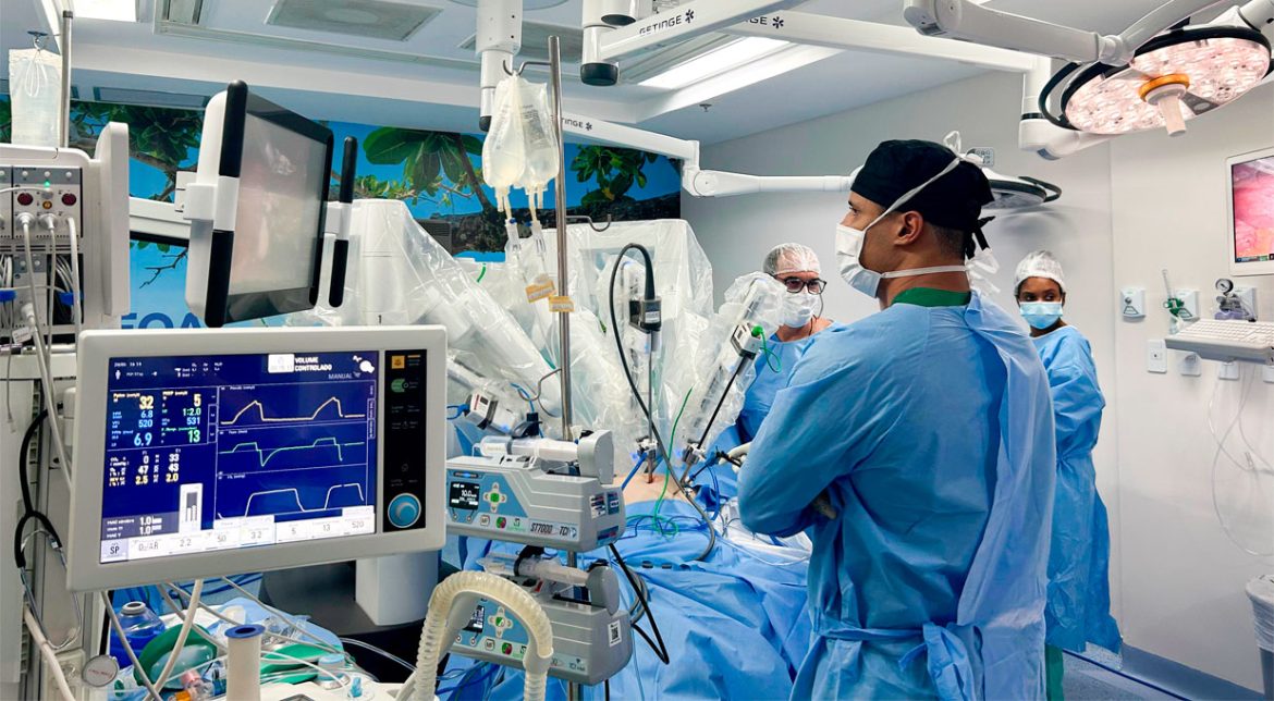 h.foa realiza primeira cirurgia ginecológica com auxílio do robô da vinci divulgação