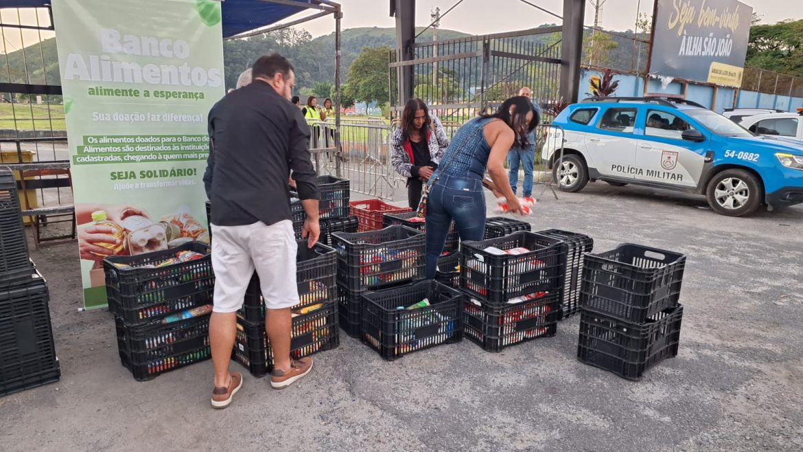 mais de 800 quilos de alimentos arrecadados na festa do trabalhador em volta redonda divulgação secom111 mais de 800 quilos de alimentos arrecadados na festa do trabalhador em volta redonda divulgação secom111