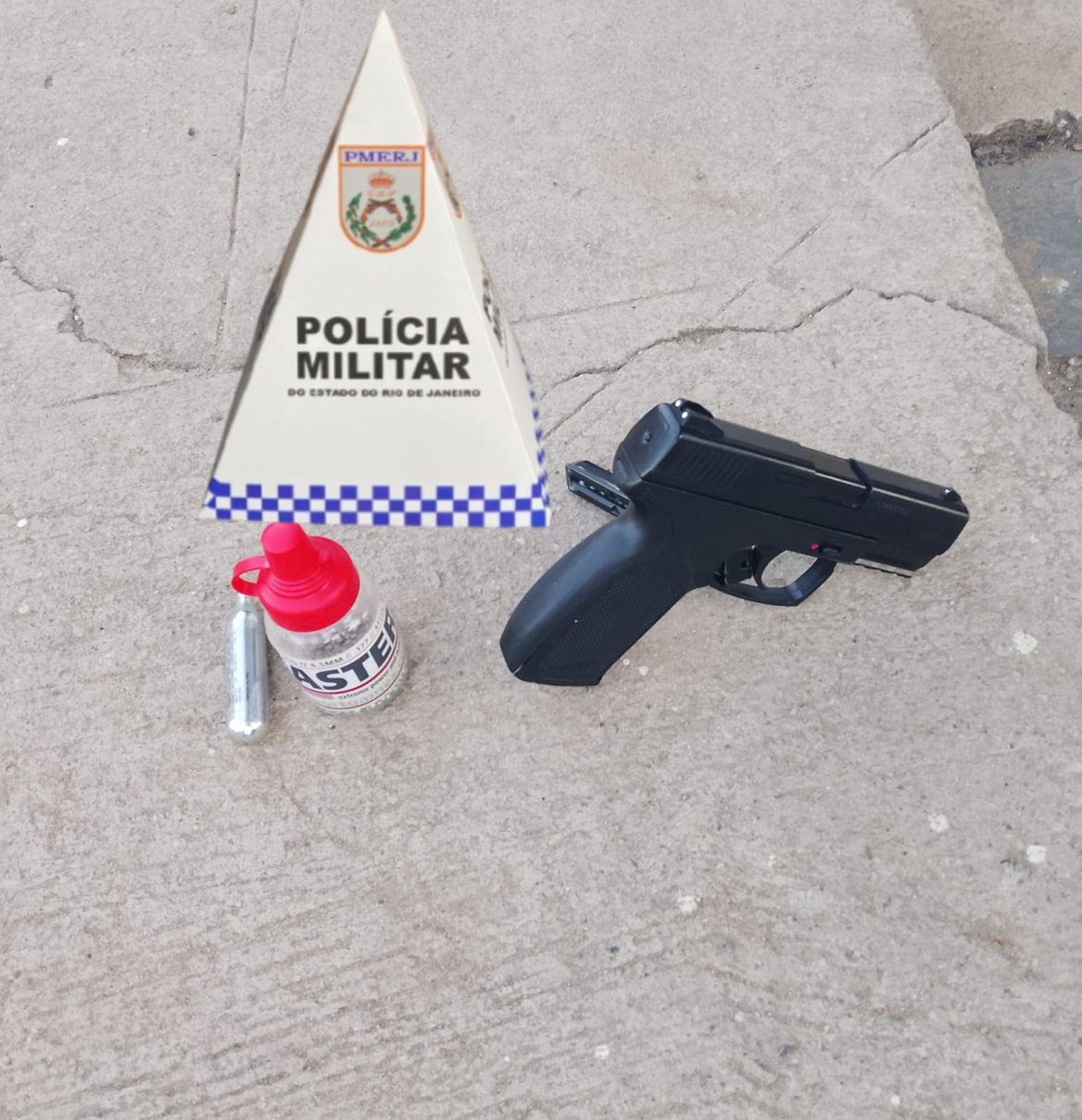 pm apreende simulacro de pistola em três rios divulgação