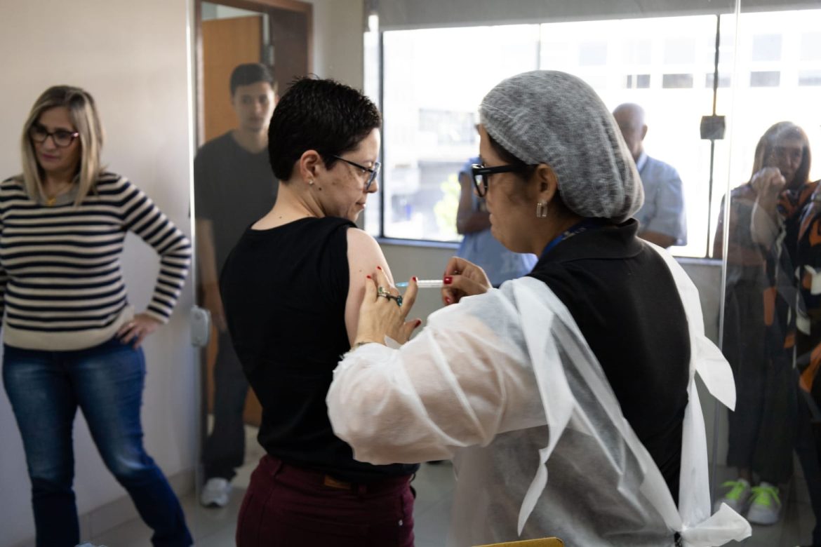 volta redonda promove vacinação contra a gripe para funcionários do saae divulgação secom