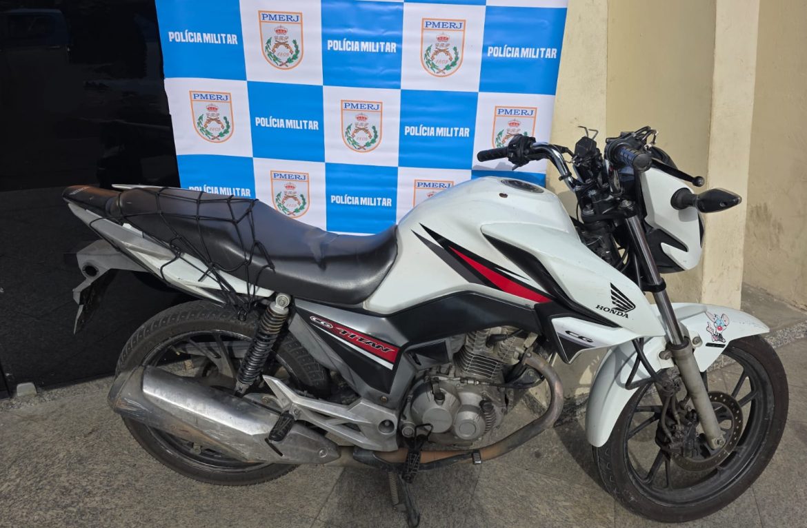 15.cf.res.polÍcia.pm apreende motocicleta roubada.divulgaÇÃopm