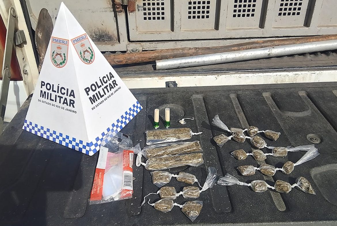 18.cf.res.polÍcia.pm apreende sacola com drogas.divulgaÇÃopm