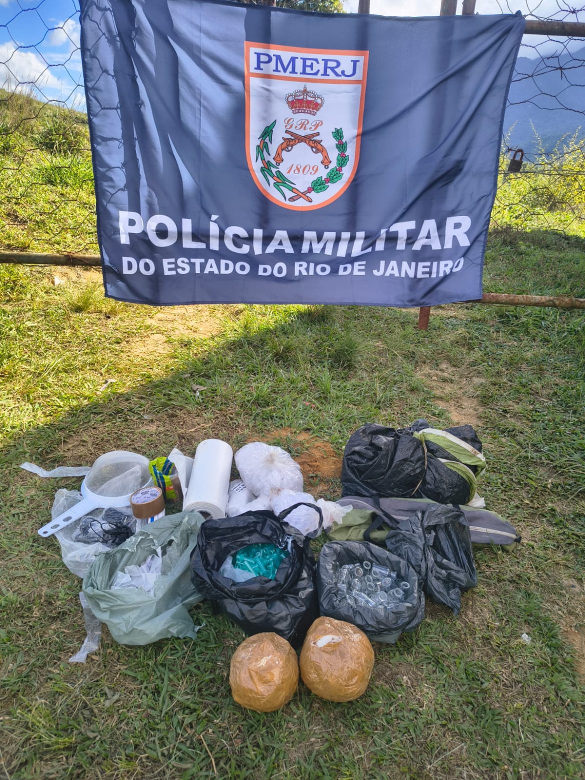 18.cf.res.polÍcia.polícia militar apreende quatro quilos.divulgaÇÃopm