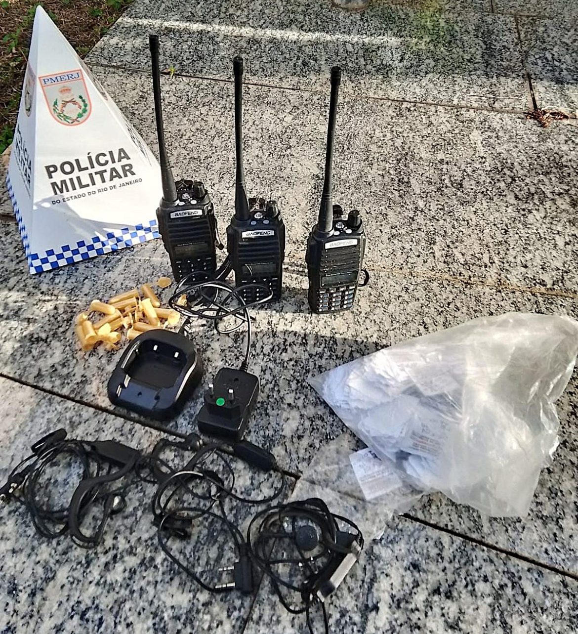 19.cf.res.polÍcia.homem e adolescente são detidos.divulgaÇÃopm