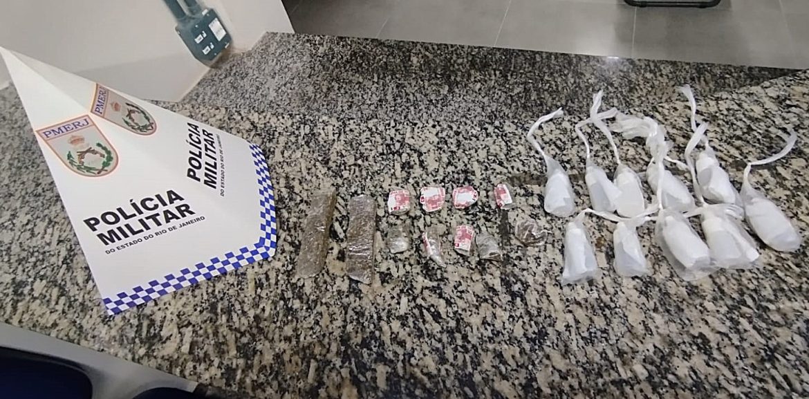 21.cf.res.polÍcia.traficantes abandonam drogas.divulgaÇÃopm